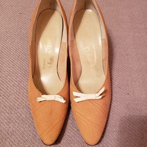 Sweet vintage 1960s Vivian Trevi camel suede and cream reptile pumps, 8 1/2 M